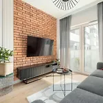 Atrakcyjne Z Parkingiem & Balkonem By Renters Apartmán Lodž