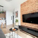 Apartmán Atrakcyjne Z Parkingiem & Balkonem By Renters Lodž