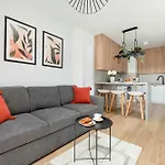 Atrakcyjne Z Parkingiem & Balkonem By Renters Apartmán *