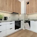 Atrakcyjne Z Parkingiem & Balkonem By Renters Lodž