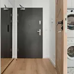 Atrakcyjne Z Parkingiem & Balkonem By Renters Apartamento