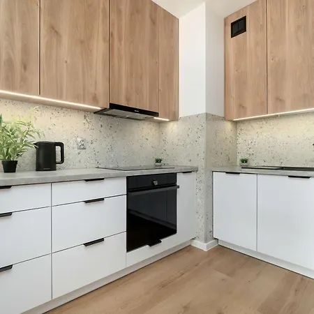 Atrakcyjne Z Parkingiem & Balkonem By Renters Apartamento