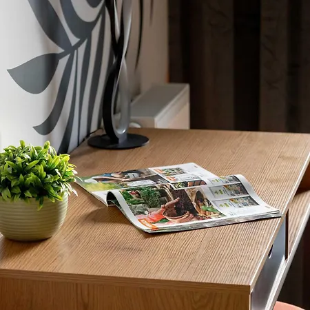 Apartament Atrakcyjny Z 2 Sypialniami, Parkingiem&balkonem By Renters