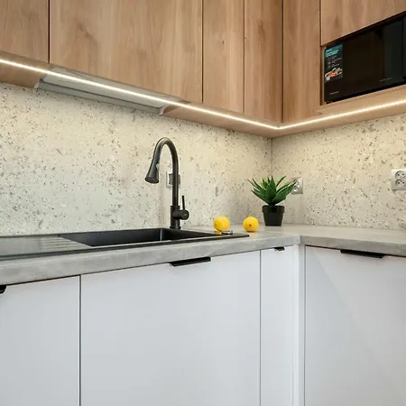 Atrakcyjny Z 2 Sypialniami, Parkingiem&balkonem By Renters Łódź