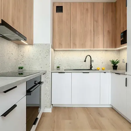 Atrakcyjne Z Parkingiem & Balkonem By Renters Apartmán *