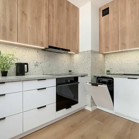 Atrakcyjny Z 2 Sypialniami, Parkingiem&balkonem By Renters Łódź