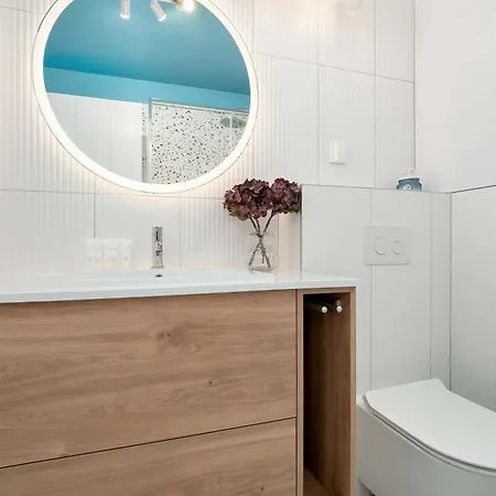 Apartmán Atrakcyjne Z Parkingiem & Balkonem By Renters