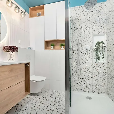 Atrakcyjny Z 2 Sypialniami, Parkingiem&balkonem By Renters Łódź