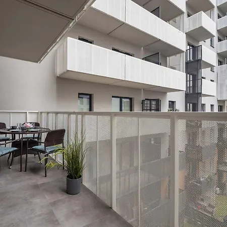 Apartament Atrakcyjny Z 2 Sypialniami, Parkingiem&balkonem By Renters