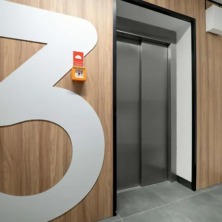 Atrakcyjne Z Parkingiem & Balkonem By Renters Apartmán