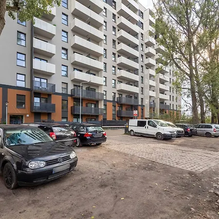 Atrakcyjne Z Parkingiem & Balkonem By Renters Apartmán Lodž