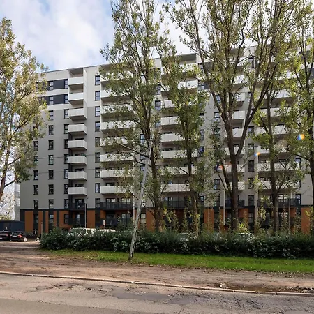 Atrakcyjne Z Parkingiem & Balkonem By Renters Apartmán