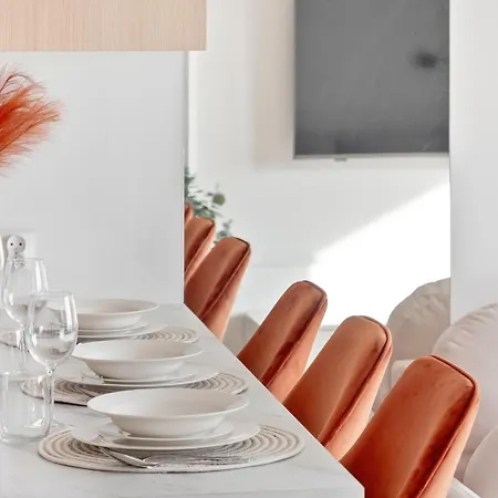 Atrakcyjny Z 2 Sypialniami, Parkingiem&balkonem By Renters