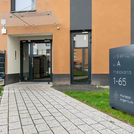 Atrakcyjne Z Parkingiem & Balkonem By Renters דירה לודז'