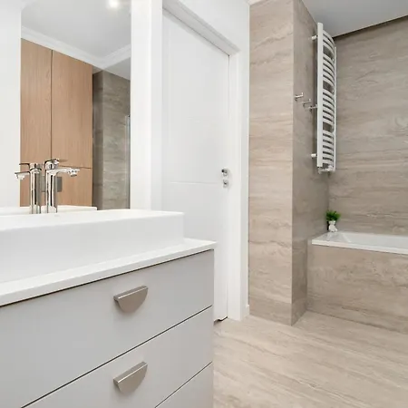 Atrakcyjny Z 2 Sypialniami, Parkingiem&balkonem By Renters Apartament Łódź