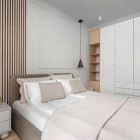 Atrakcyjny Z 2 Sypialniami, Parkingiem&balkonem By Renters Łódź