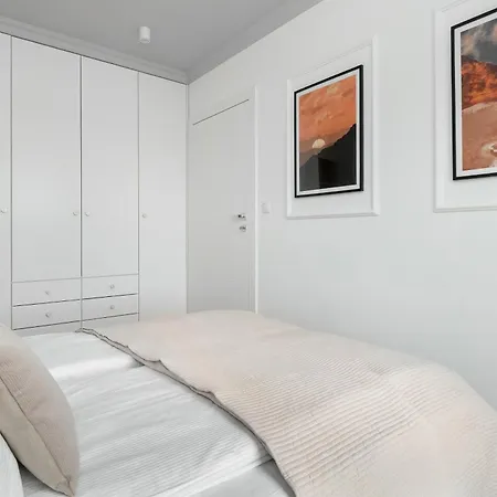 Atrakcyjny Z 2 Sypialniami, Parkingiem&balkonem By Renters * Łódź