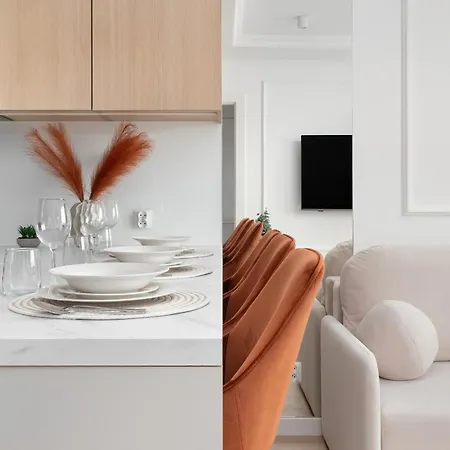 Atrakcyjne Z Parkingiem & Balkonem By Renters Apartmán