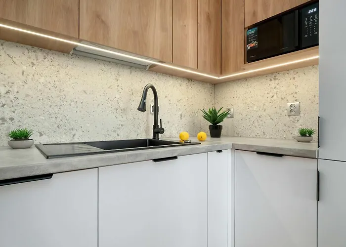 Atrakcyjne Z Parkingiem & Balkonem By Renters לודז'