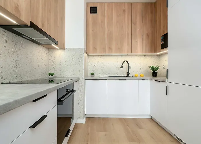 Atrakcyjne Z Parkingiem & Balkonem By Renters דירה *