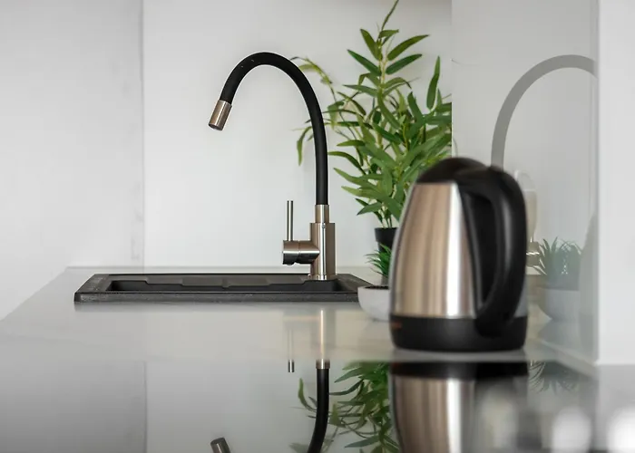 Atrakcyjne Z Parkingiem & Balkonem By Renters דירה